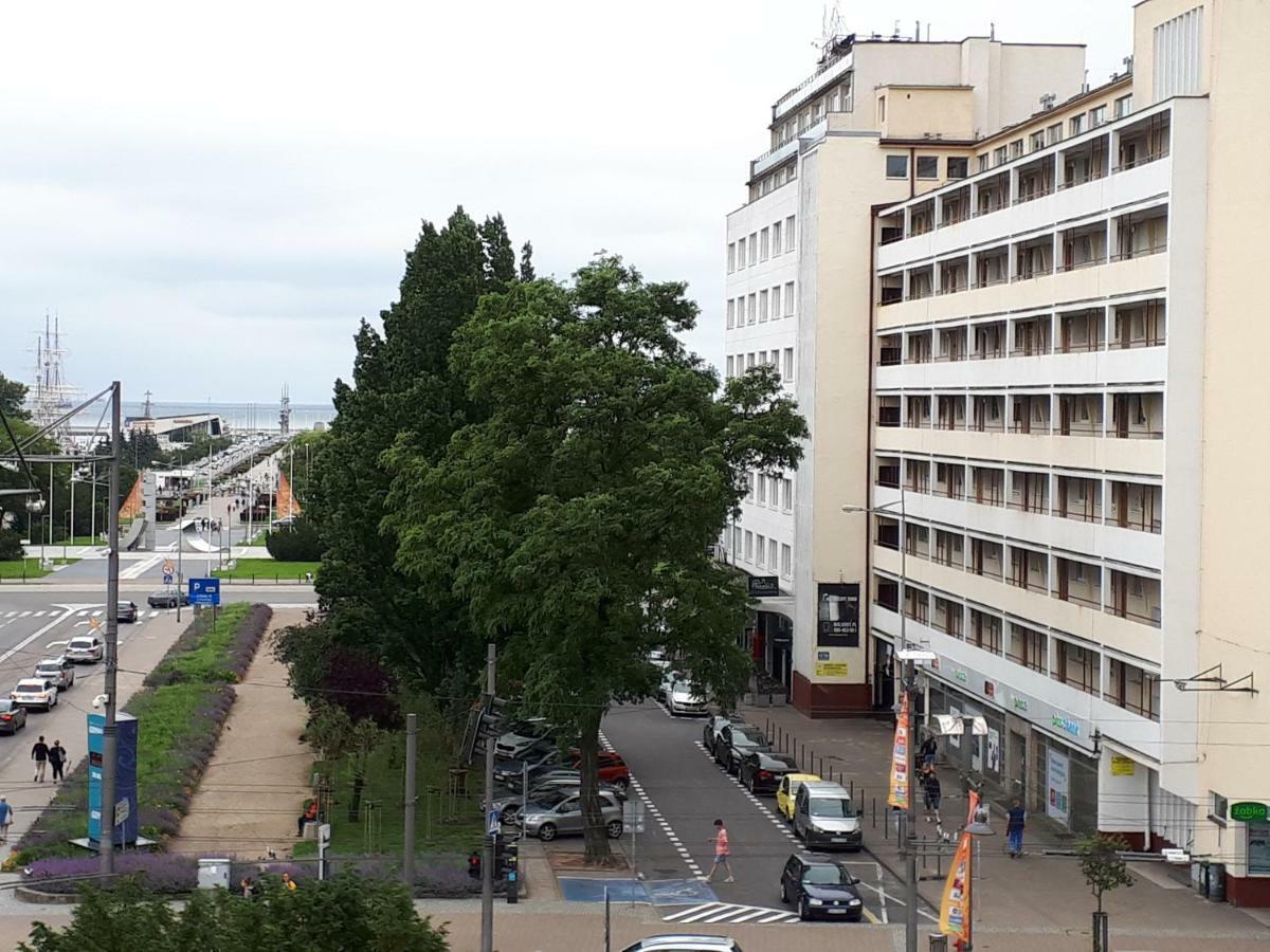 Apartament Downtown Apartment Gdynia Bagian luar foto