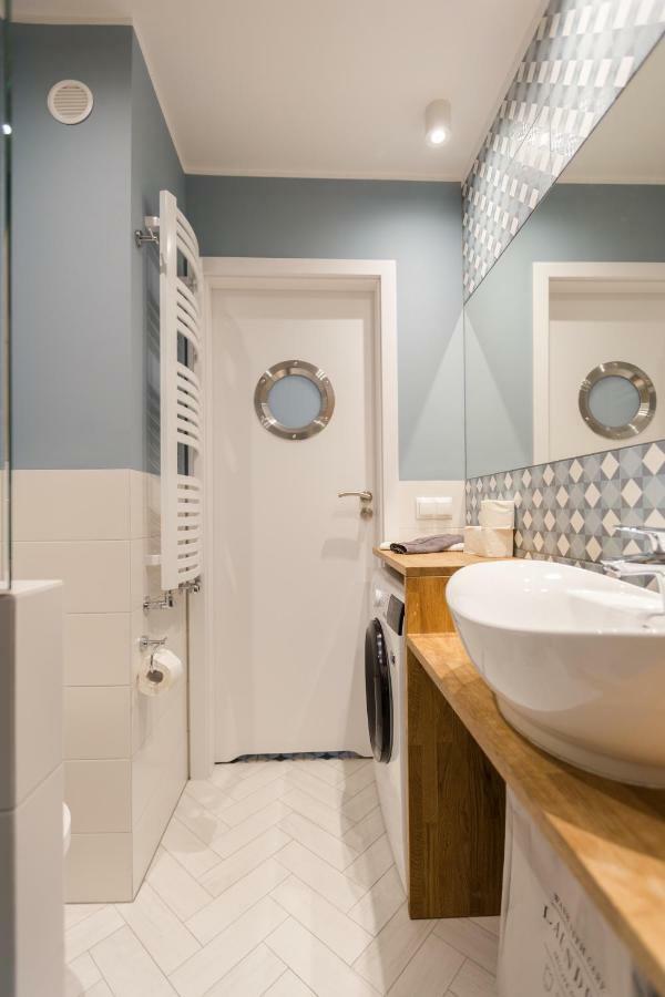 Apartament Downtown Apartment Gdynia Bagian luar foto